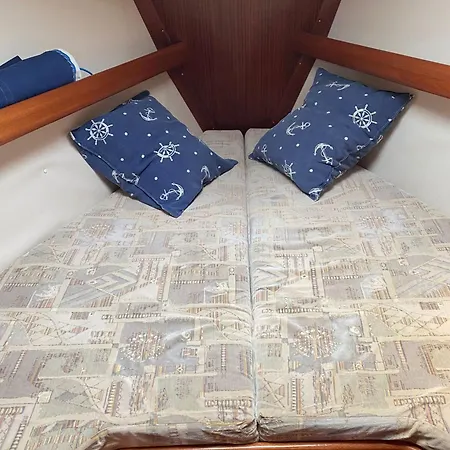 Alquiler De Barco Velero Hotel na wodzie *