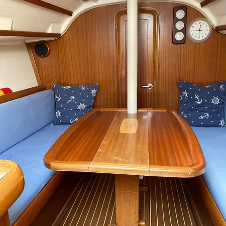 Alquiler De Barco Velero Hotel na wodzie