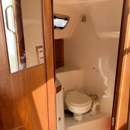 Hotel na wodzie Alquiler De Barco Velero