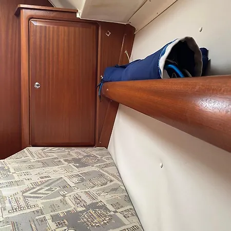Alquiler De Barco Velero Hotel na wodzie