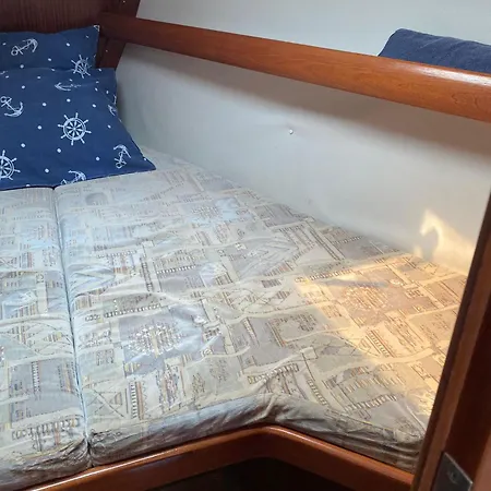 Alquiler De Barco Velero Hotel na wodzie *