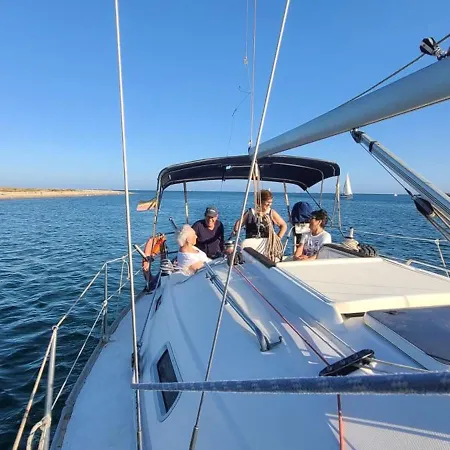 Alquiler De Barco Velero 船上ホテル プンタ・ウンブリア